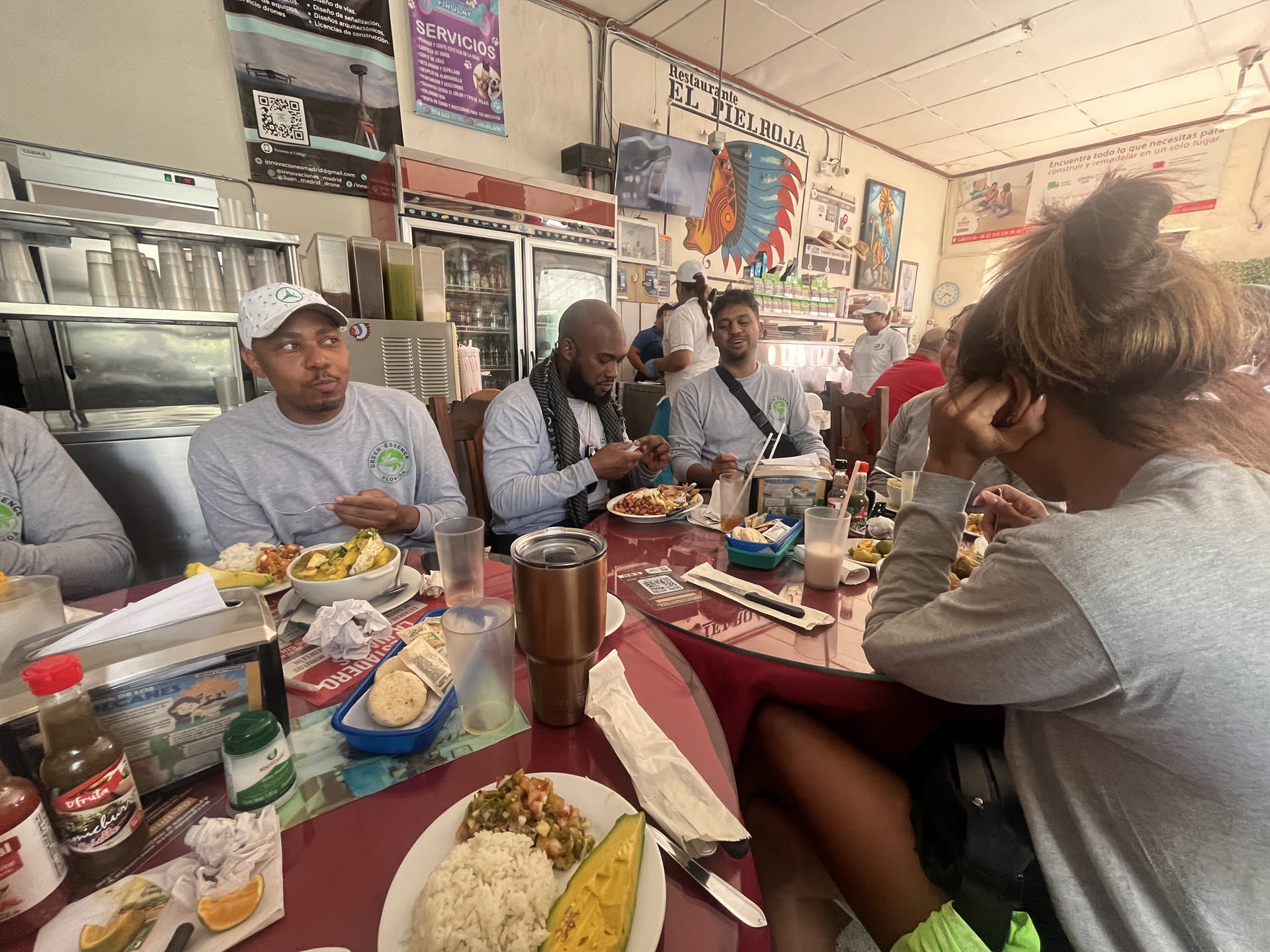 Long-table community dinners